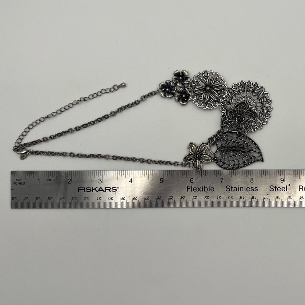 Stunning Silvertone Premier Designs Bib Necklace - Picture 5 of 5